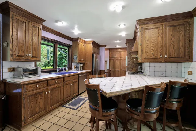 $625,000 | 30-w030 West Schick Road, Bartlett, IL 60103