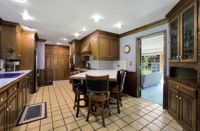 $625,000 | 30-w030 West Schick Road, Bartlett, IL 60103