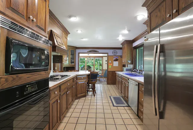 $625,000 | 30-w030 West Schick Road, Bartlett, IL 60103