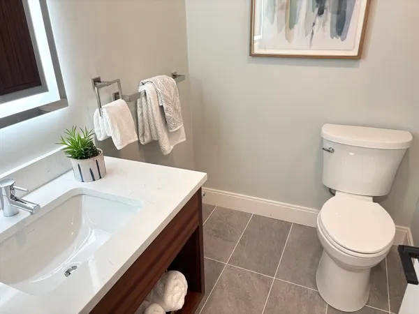 $2,800 | 1391 Main Street, Unit 208, Walpole, MA 02081