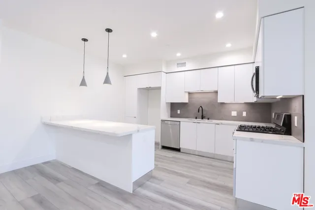 $4,750 | 11800 Courtleigh Drive, Unit 305, Los Angeles, CA 90066