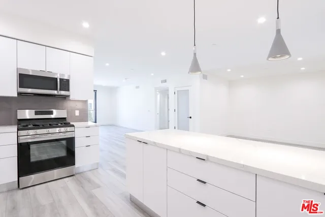 $4,750 | 11800 Courtleigh Drive, Unit 305, Los Angeles, CA 90066