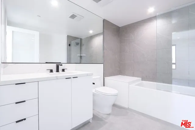 $4,750 | 11800 Courtleigh Drive, Unit 305, Los Angeles, CA 90066