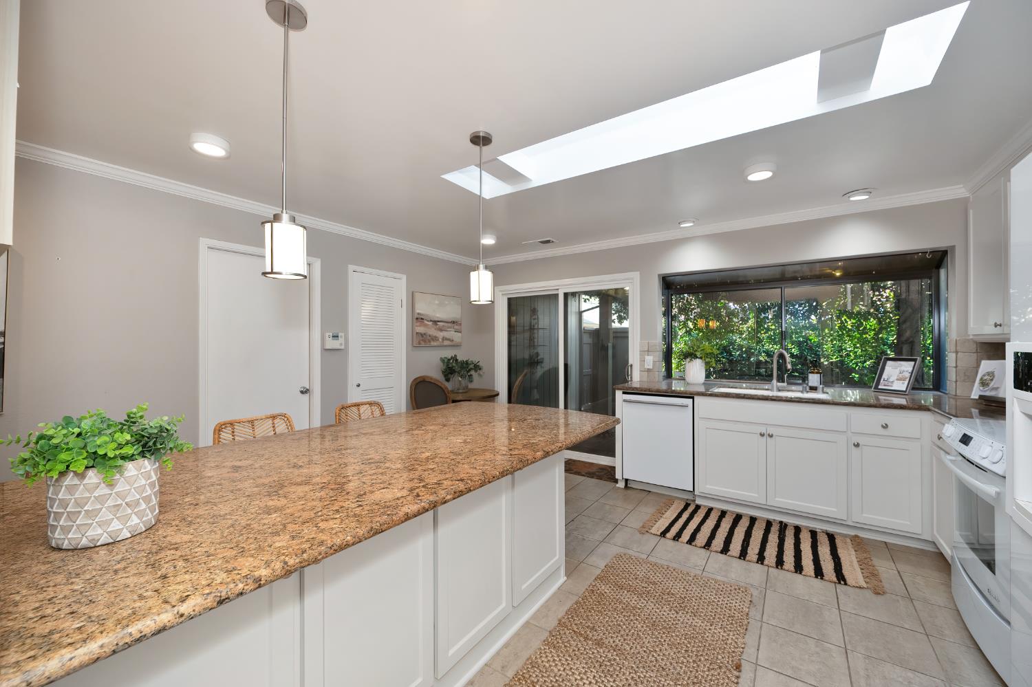 216 East Ranch Road Sacramento, CA 95825 - Photo 13 of 41