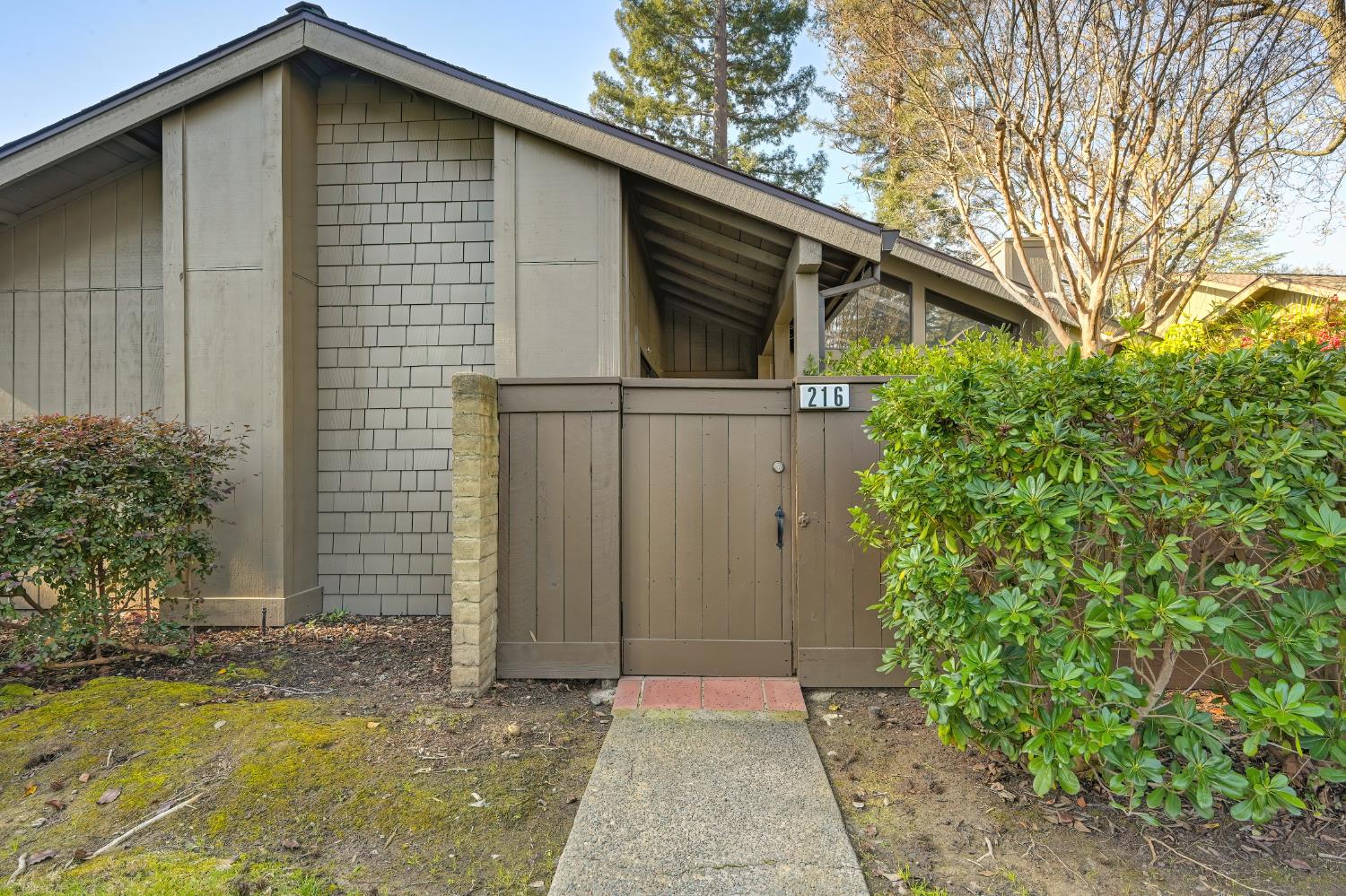 216 East Ranch Road Sacramento, CA 95825 - Photo 3 of 41