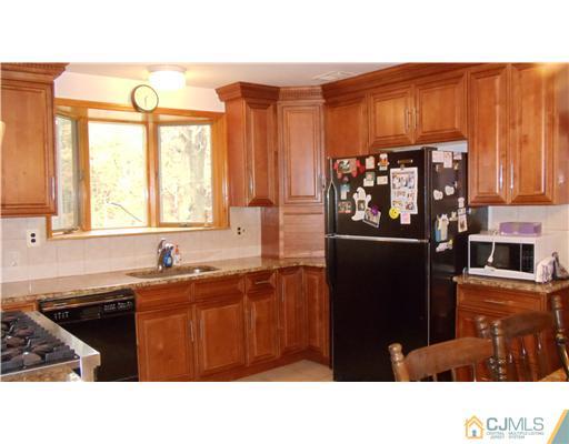 33 Fresh Ponds Road East Brunswick, NJ 08816 - Photo 3 of 16 Gallery Image 3