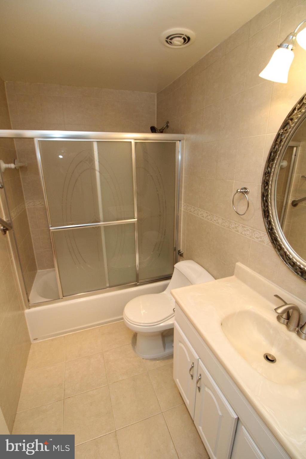 9701 Fields Road, Unit 407 Gaithersburg, MD 20878 - Photo 22 of 29 Full Bathroom