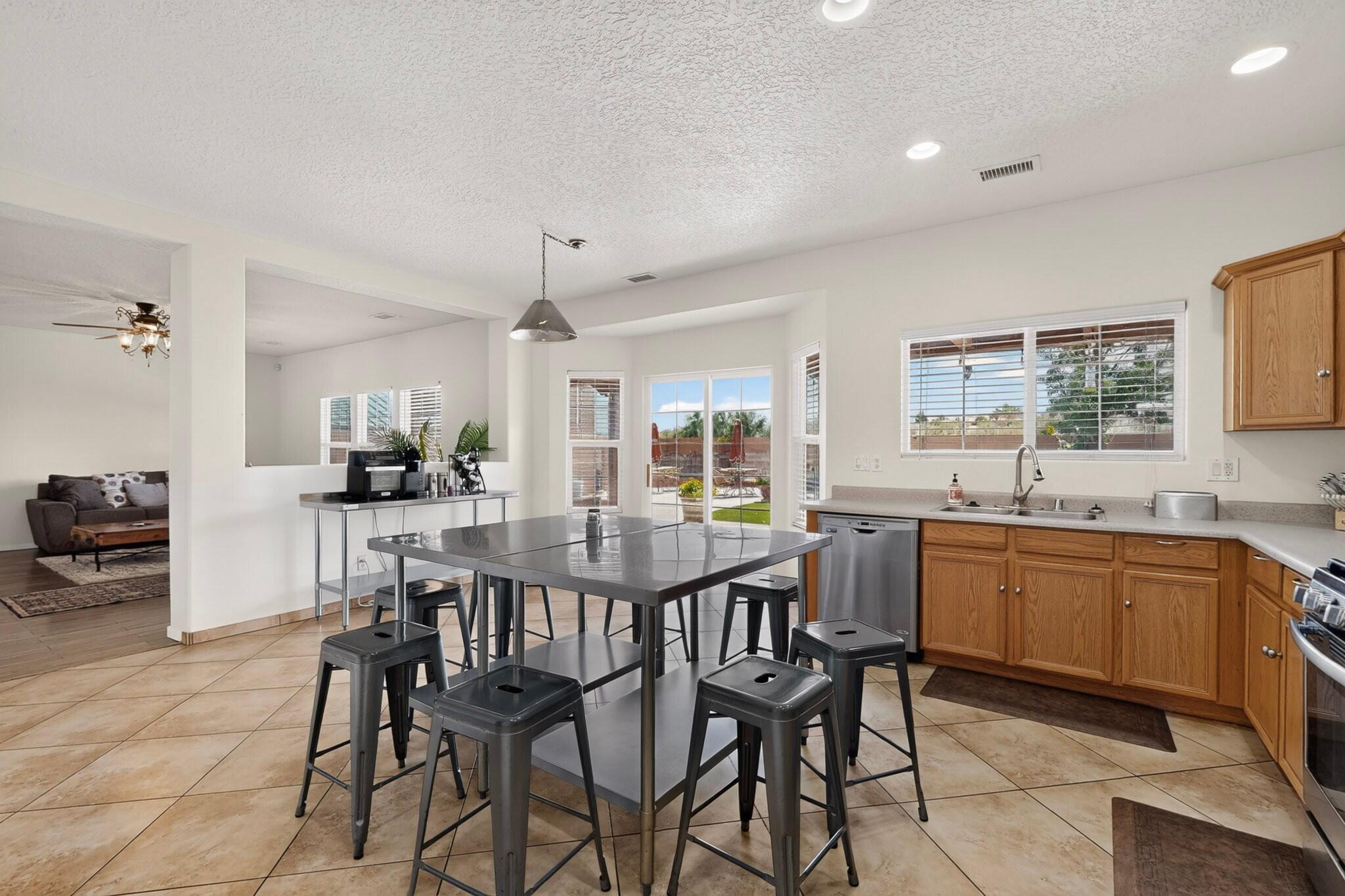 6512 Hurley Court Northeast Rio Rancho, NM 87144 - Photo 8 of 50 Gallery Image 8