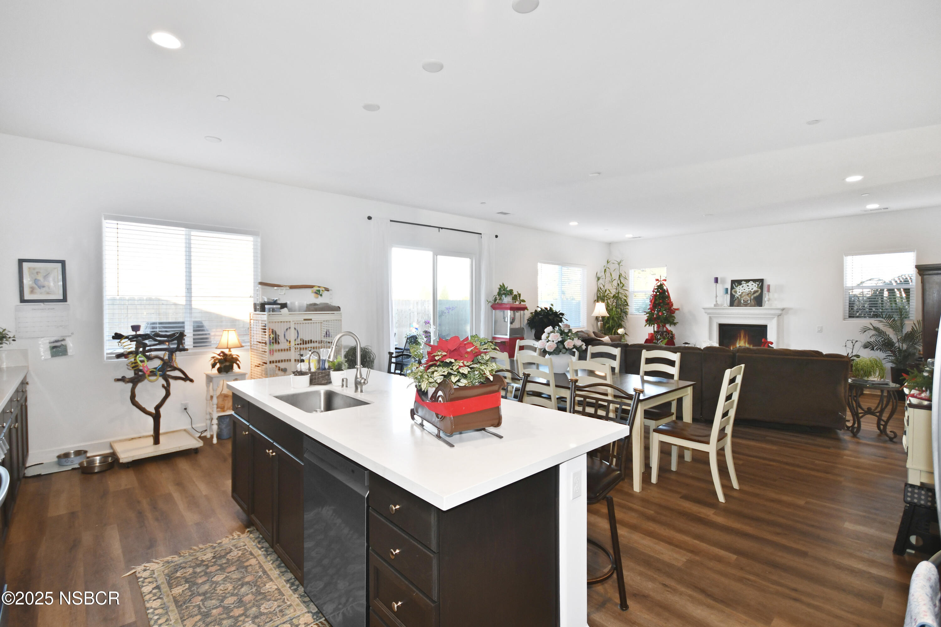 813 Skyview Lane Santa Maria, CA 93455 - Photo 17 of 49 a kitchen with lots of counter top space