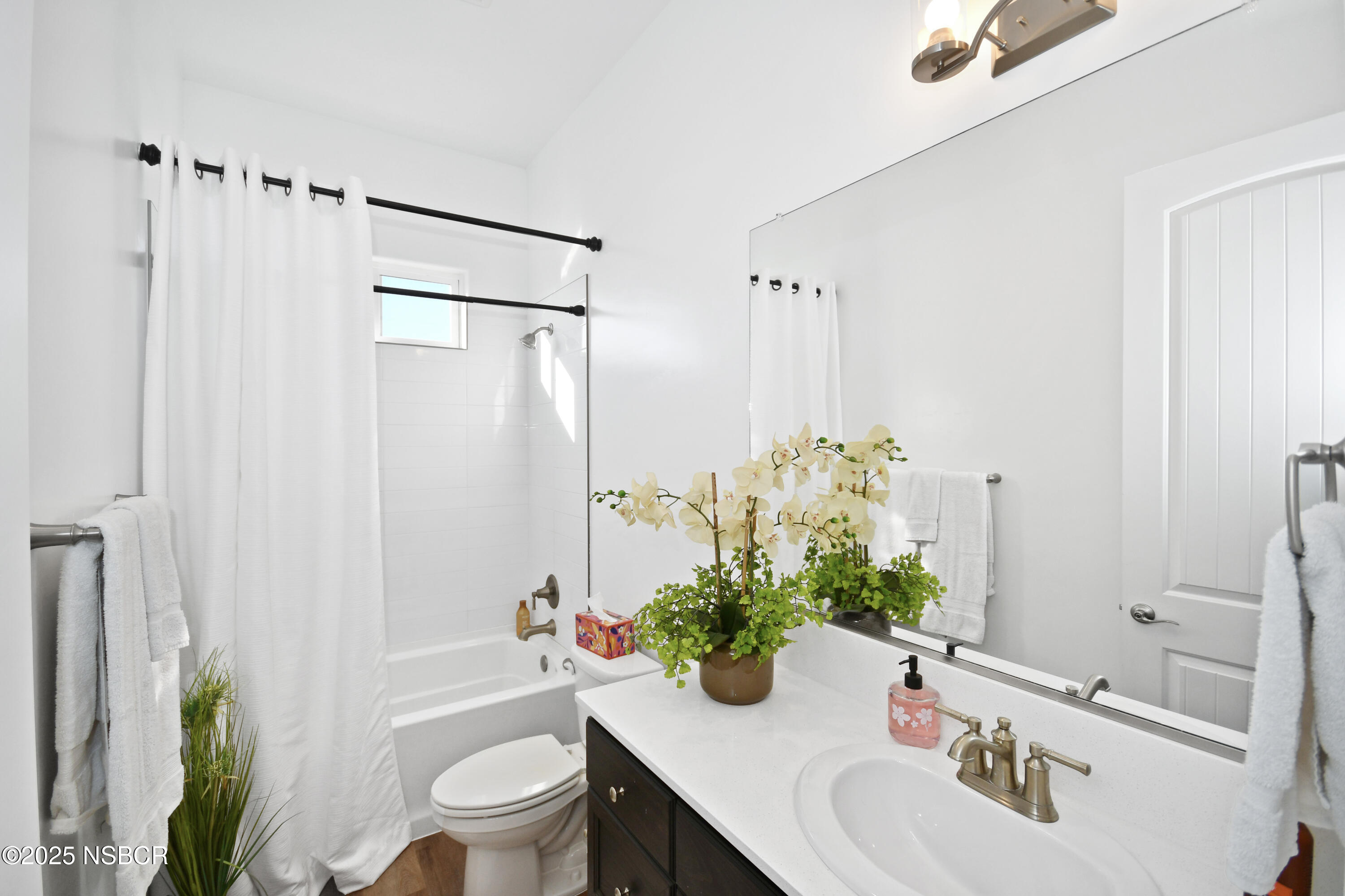 813 Skyview Lane Santa Maria, CA 93455 - Photo 28 of 49 a bathroom with a sink a toilet and shower