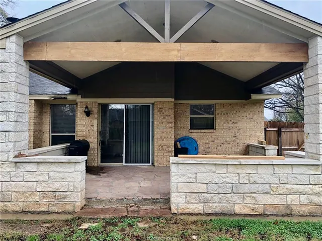 a view of house with outdoor space