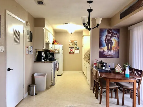 $400 | 2503 Sumter Drive, College Station, TX 77845