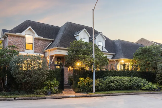 $1,050,000 | 4964 Post Oak Timber Drive, Houston, TX 77056