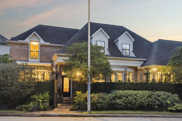 $1,050,000 | 4964 Post Oak Timber Drive, Houston, TX 77056