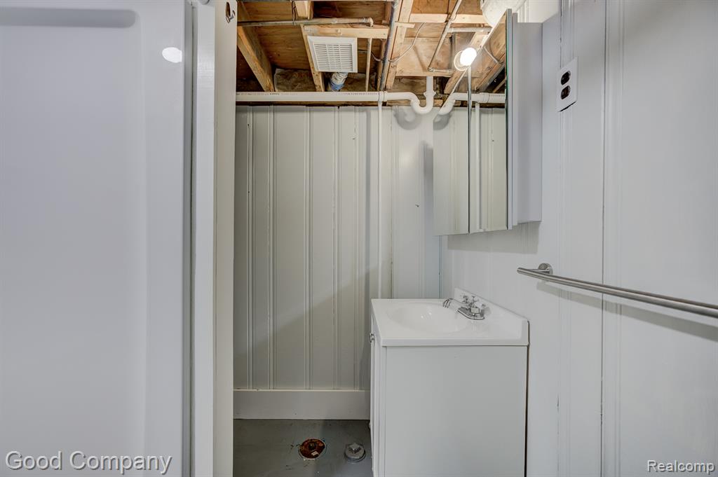 4217 Crooks Road Royal Oak, MI 48073 - Photo 36 of 50