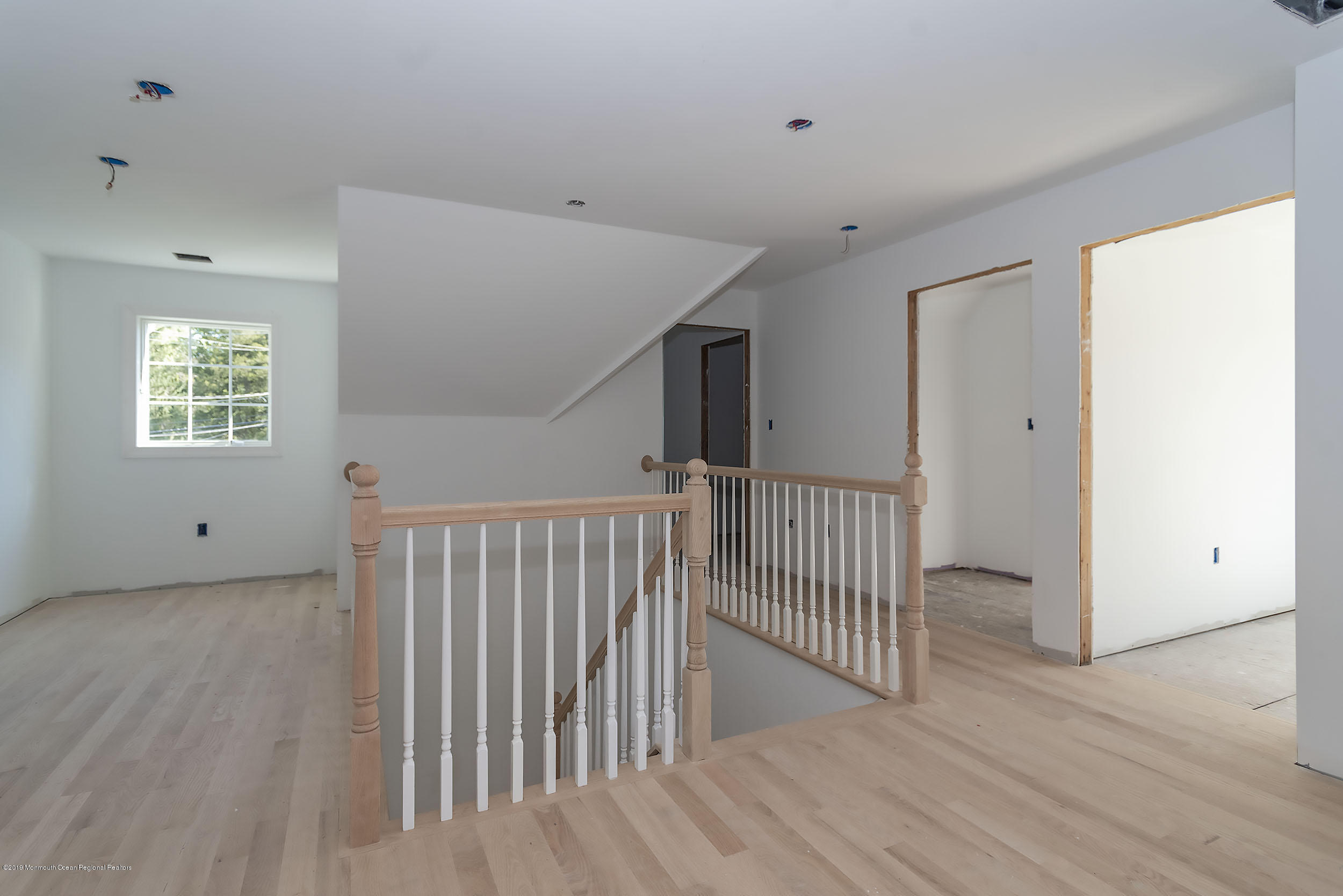 218 Friendship Road Howell, NJ 07731 - Photo 19 of 32 Landing2