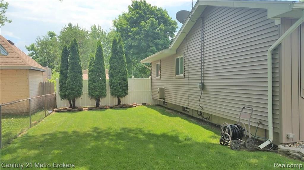 5242 East Carpenter Road Flint, MI 48506 - Photo 41 of 44