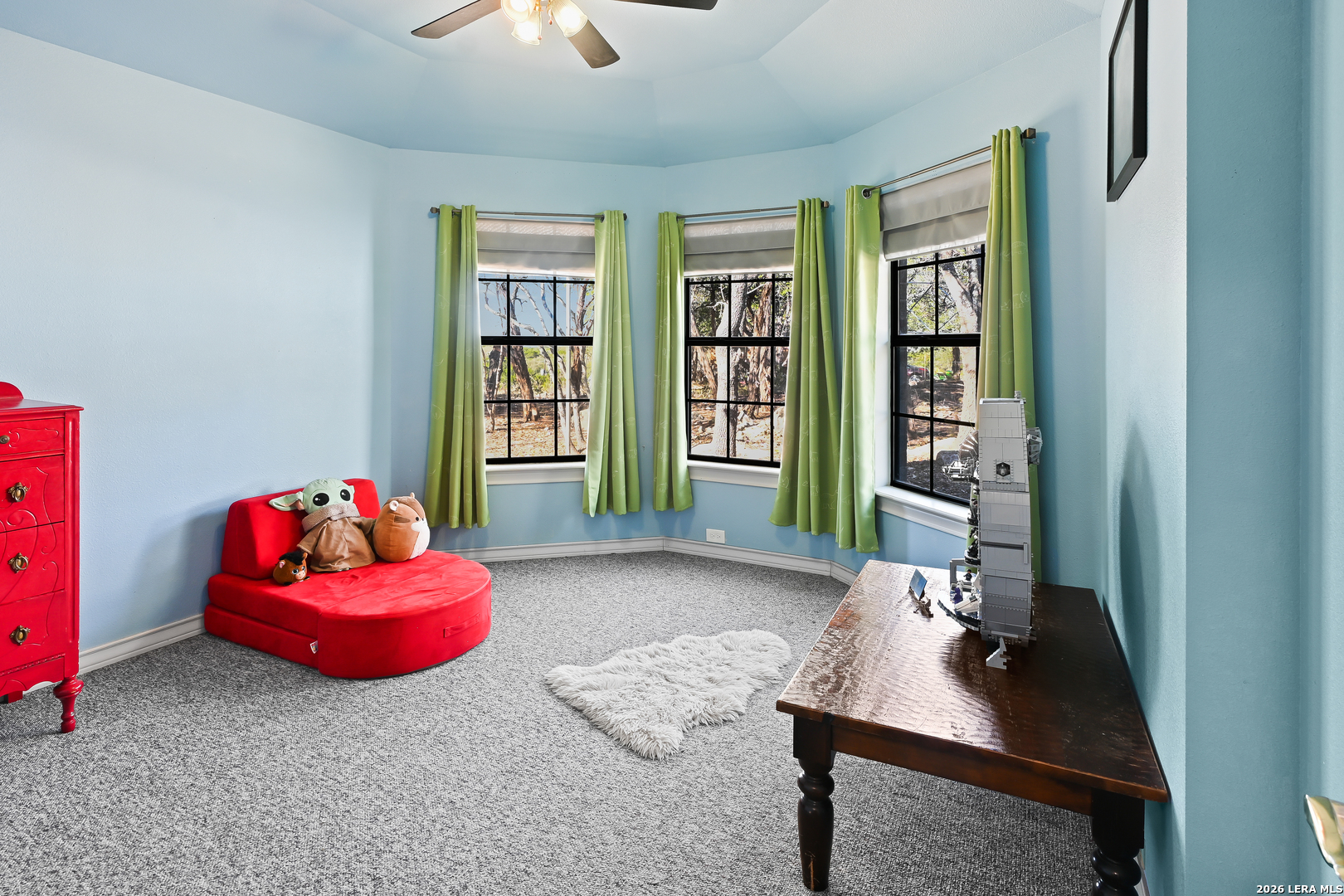 713 Lake Forest Road Pipe Creek, TX 78063 - Photo 13 of 65 a living room with furniture and a window