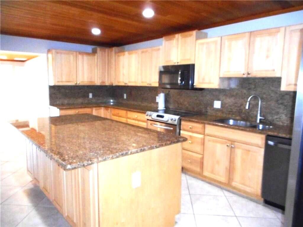 1903 Robalo Drive Vero Beach, FL 32960 - Photo 4 of 37 4