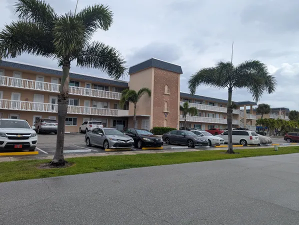 $1,700 | 131 Doolen Court, Unit 303, North Palm Beach, FL 33408
