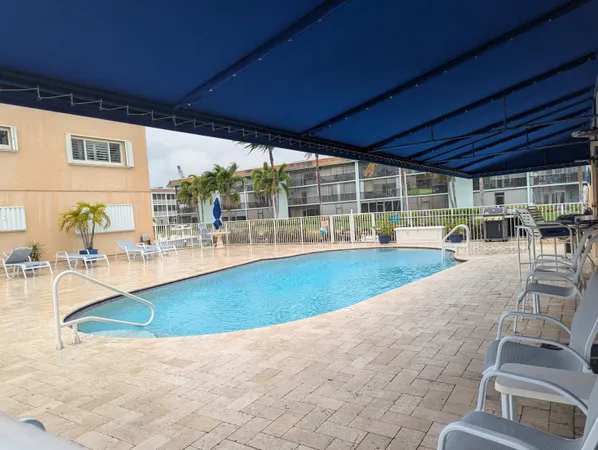 $1,700 | 131 Doolen Court, Unit 303, North Palm Beach, FL 33408