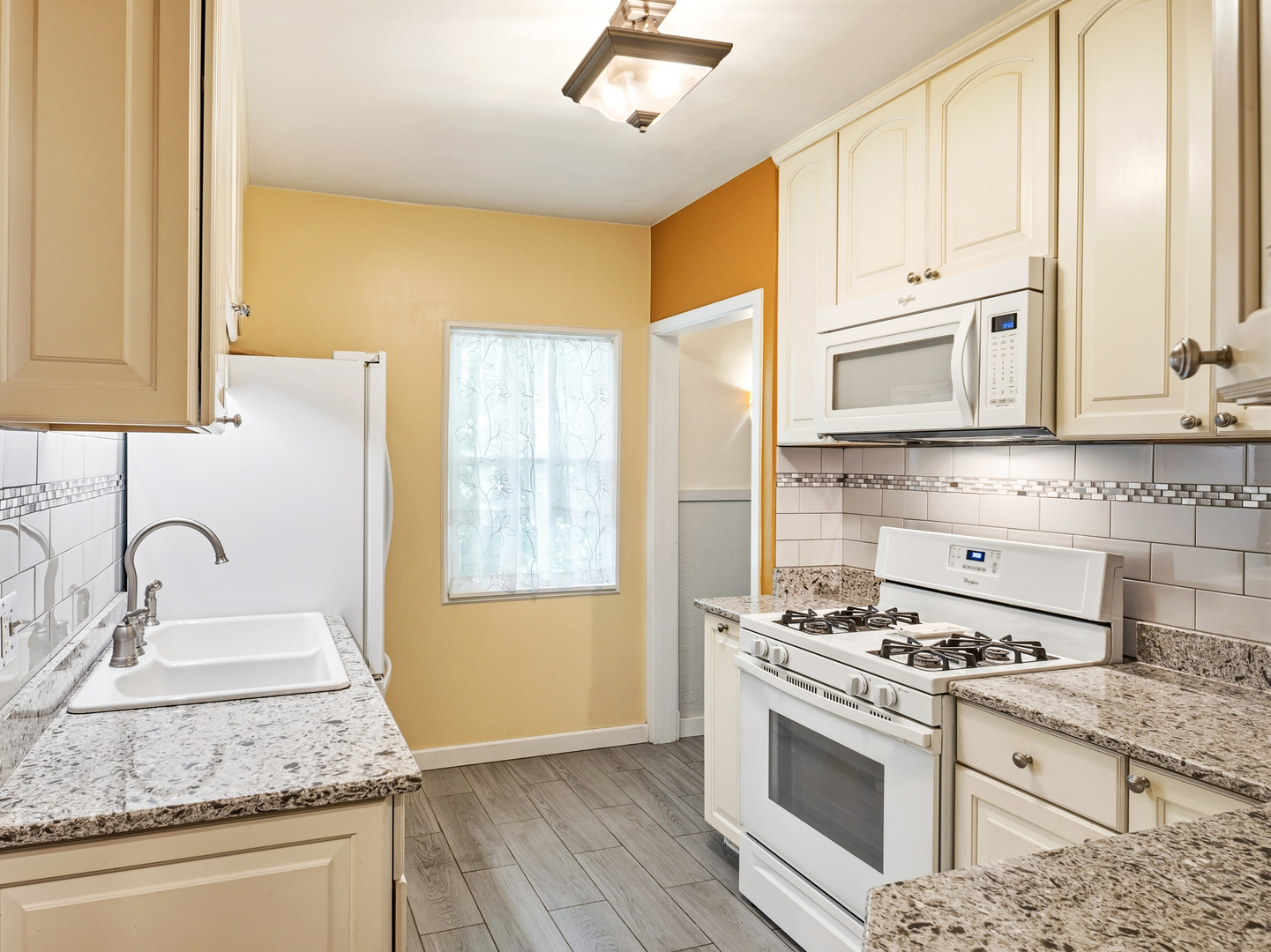 389 Addison Road Riverside, IL 60546 - Photo 10 of 29