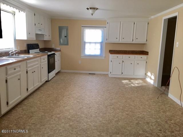 3795 Rouse Loop Road La Grange, NC 28551 - Photo 2 of 8 3795 Rouse Loop kitchen