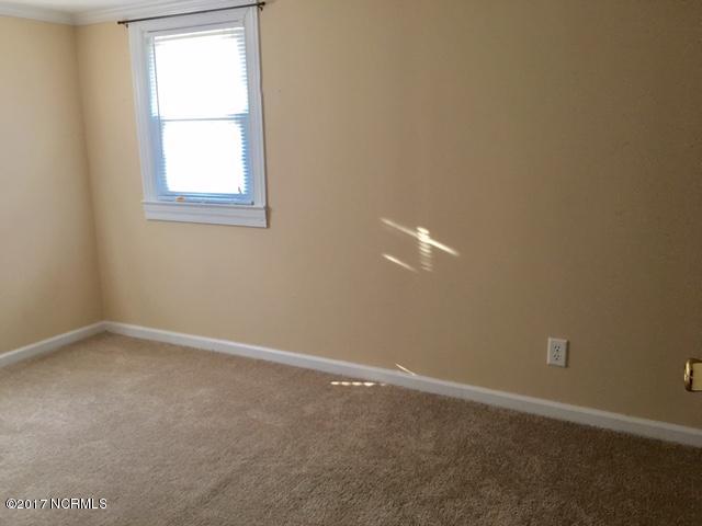 3795 Rouse Loop Road La Grange, NC 28551 - Photo 5 of 8 3795 Rouse Loop bed