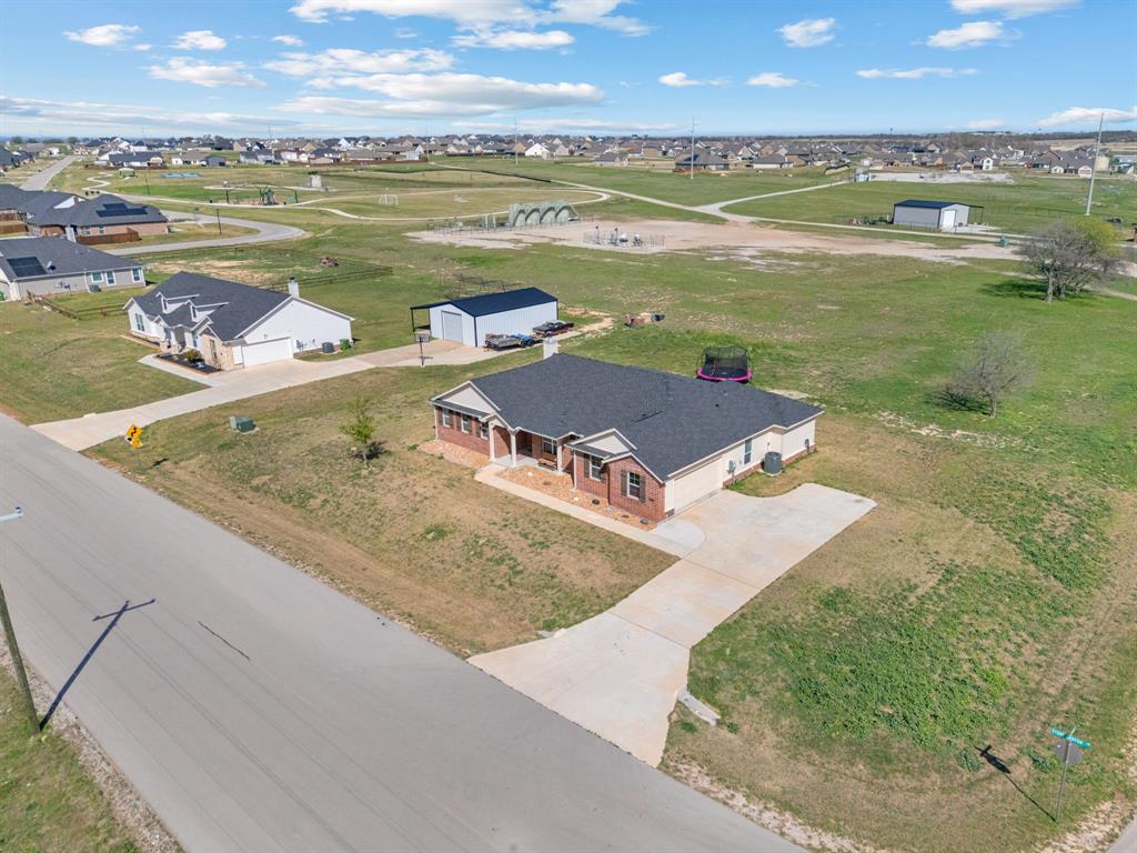 134 Stone Cyn Drive Rhome, TX 76078 - Photo 3 of 39