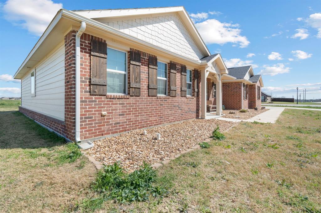 134 Stone Cyn Drive Rhome, TX 76078 - Photo 8 of 39