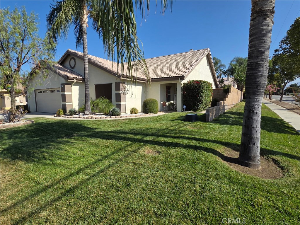 1806 Madison Street Redlands, CA 92374 - Photo 2 of 31 a front view of house with yard and green space