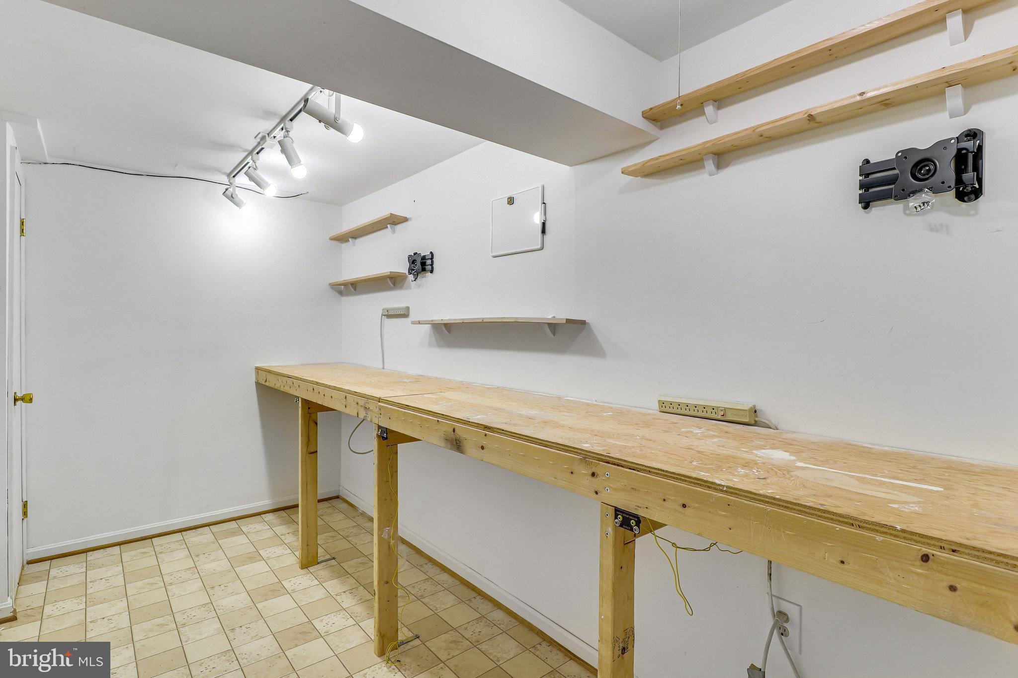 9088 Brook Ford Road Burke, VA 22015 - Photo 68 of 72 Gallery Image 68