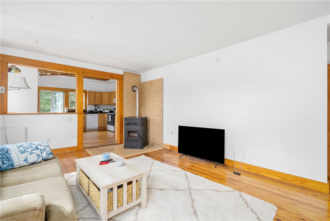 540 Field Hill Road Scituate, RI 02815 - Photo 9 of 17 2nd Floor Living room