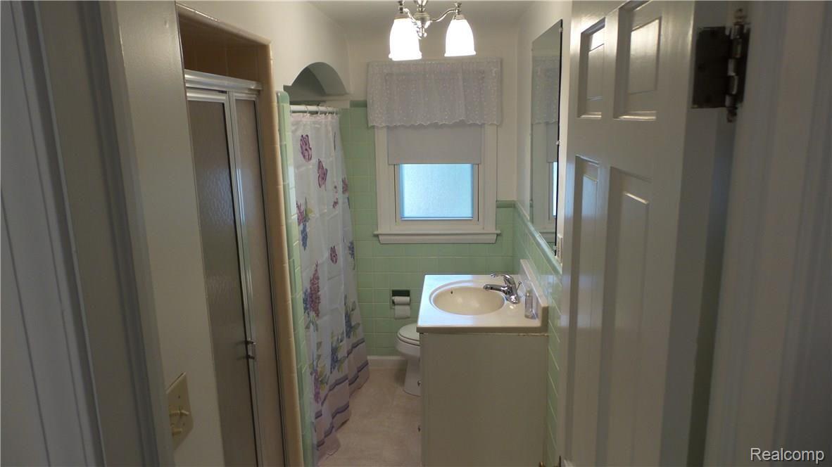 879 Hampton Road Grosse Pointe, MI 48236 - Photo 23 of 44 20160808_121616.jpg