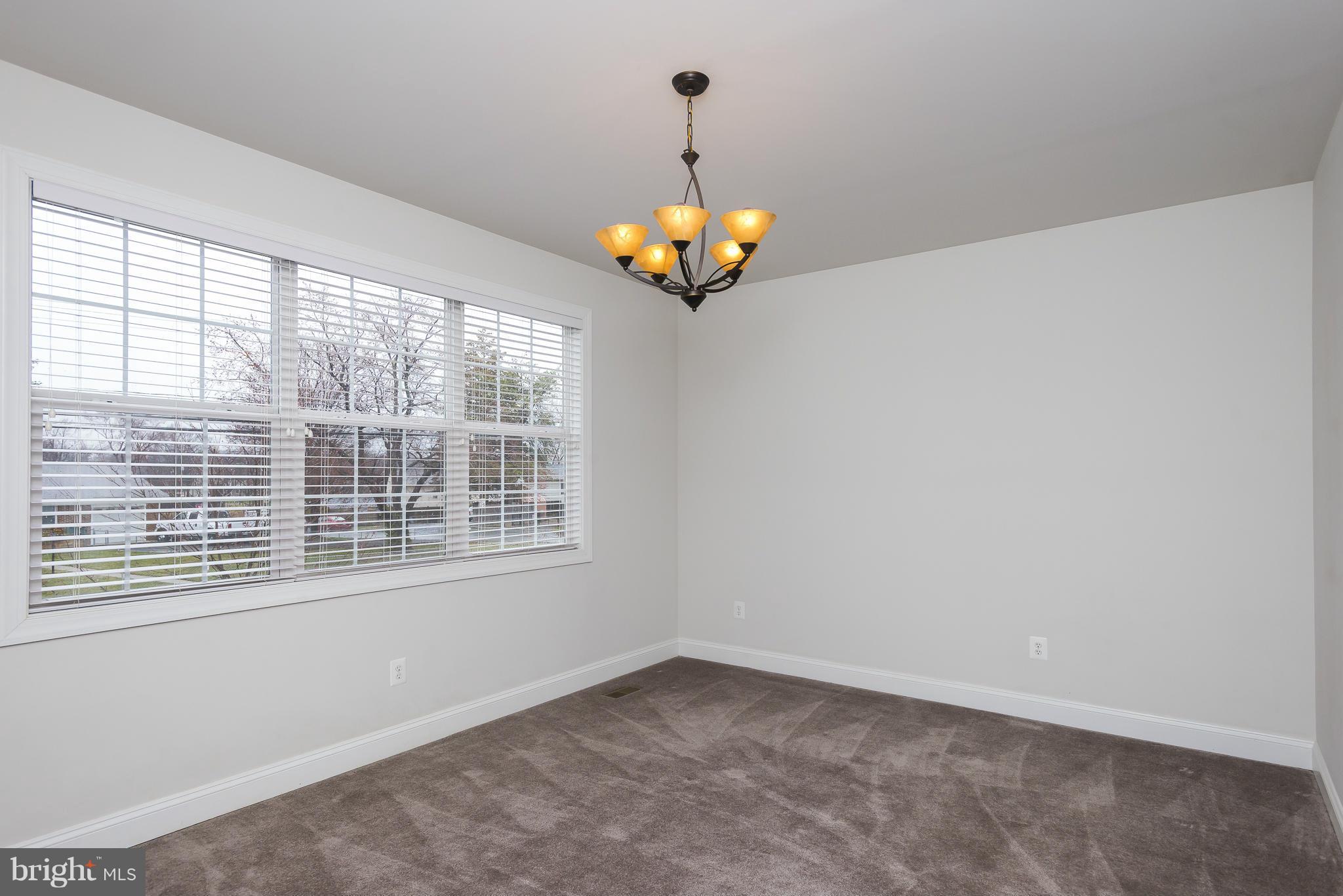 599 Londontown Road Edgewater, MD 21037 - Photo 13 of 30 Living Room