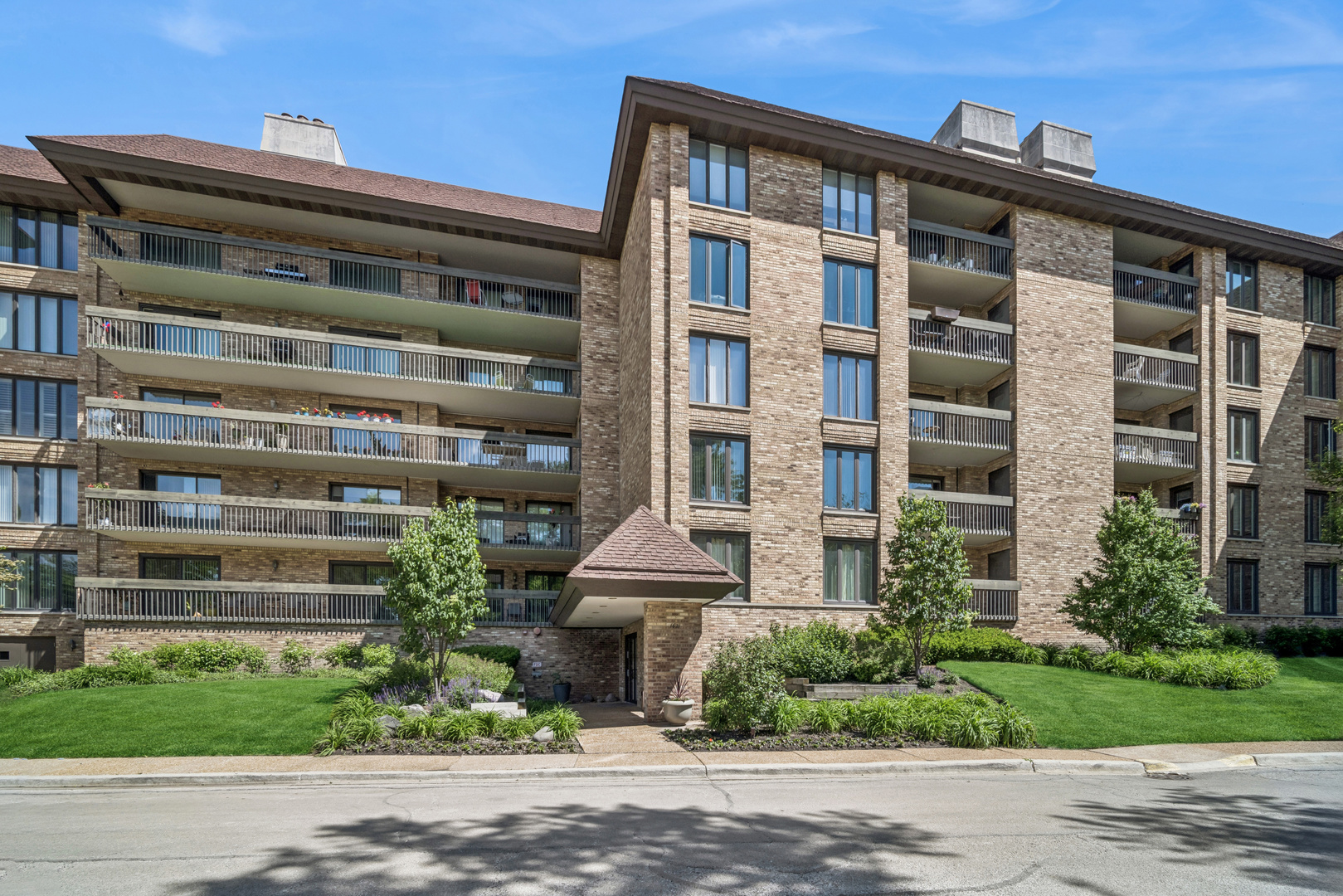 1621 Mission Hills Road, Unit 404 Northbrook, IL 60062 - Photo 1 of 21