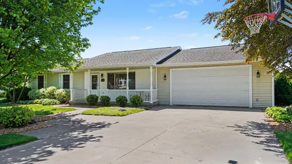 $369,000 | 1195 West Hampton Road, Essexville, MI 48732