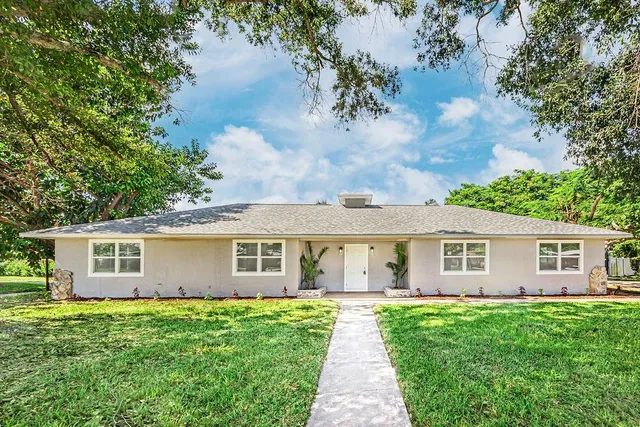 a view of an house that has garden