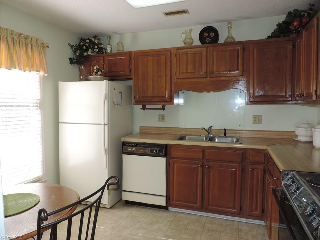 1607 Ternberry Road High Point, NC 27262 - Photo 7 of 15 Gallery Image 7