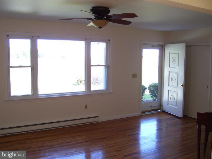 100 Racetrack Road Barclay, MD 21607 - Photo 5 of 14 Entrance / Foyer