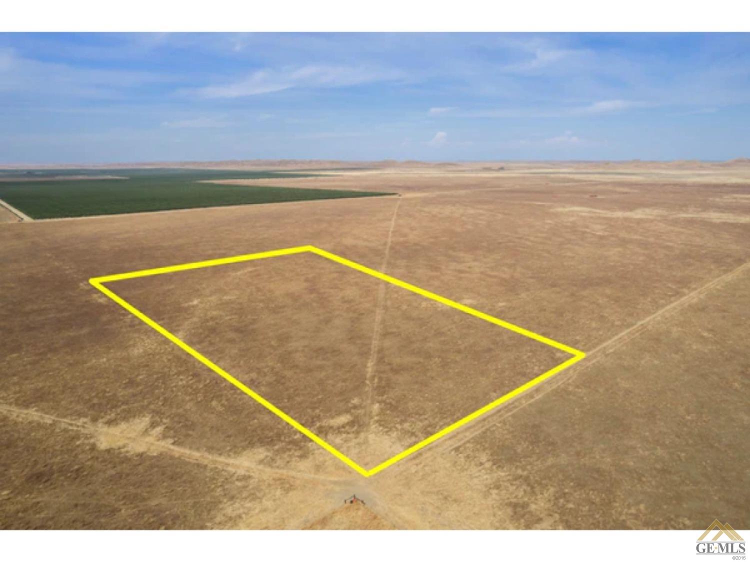 243 Devils Den Road Lost Hills, CA 93249 - Photo 1 of 1 a view of a tennis court