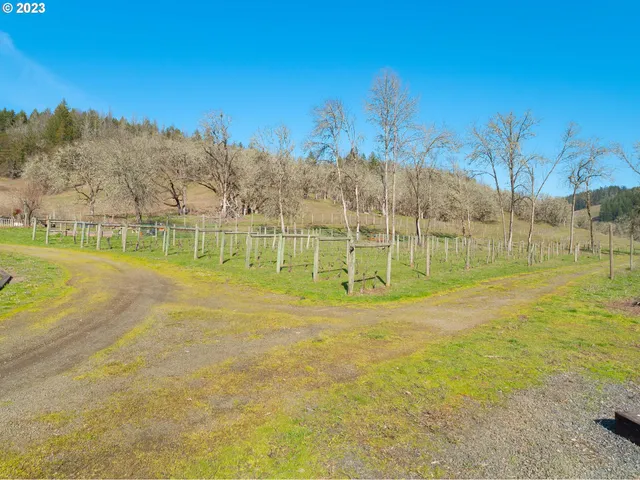 $830,000 | 375 Porter Creek Road, Winston, OR 97496