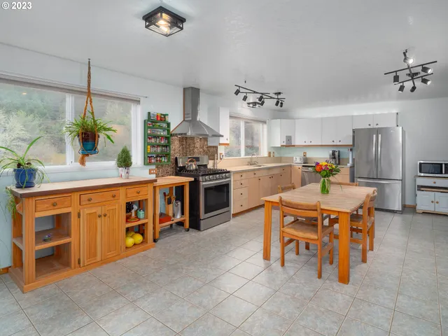 $830,000 | 375 Porter Creek Road, Winston, OR 97496