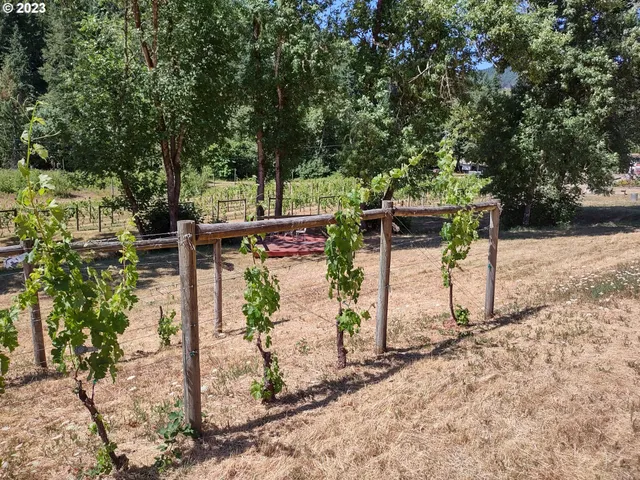 $830,000 | 375 Porter Creek Road, Winston, OR 97496