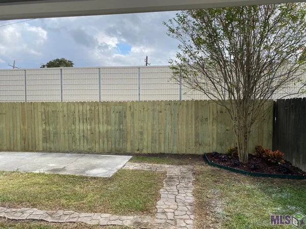 $1,850 | 301 Misty Creek Drive, Baton Rouge, LA 70808