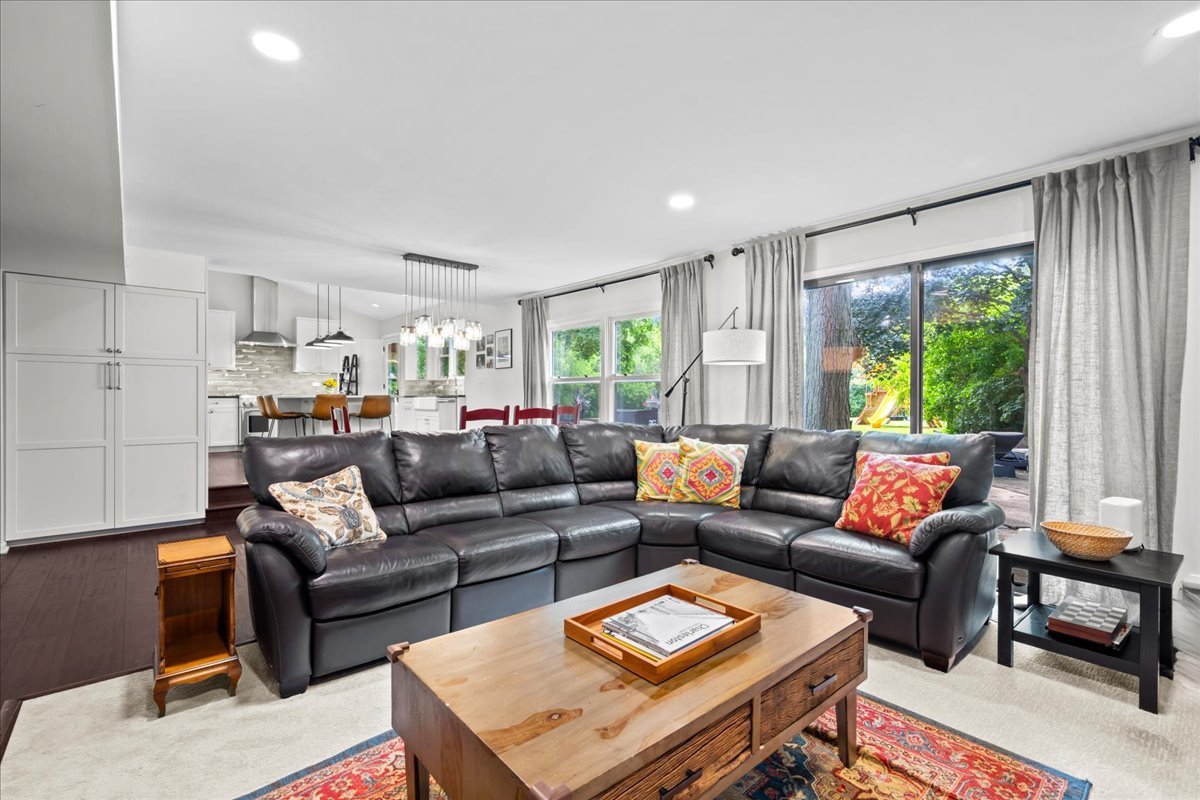 308 Signe Court Lake Bluff, IL 60044 - Photo 15 of 29 a living room with furniture and a large window