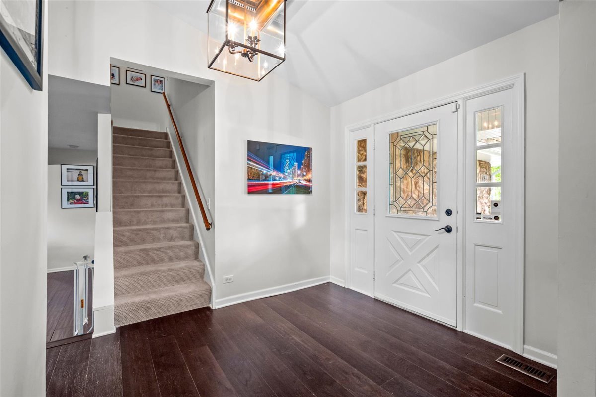 308 Signe Court Lake Bluff, IL 60044 - Photo 3 of 29 a view of a hallway with wooden floor and entryway