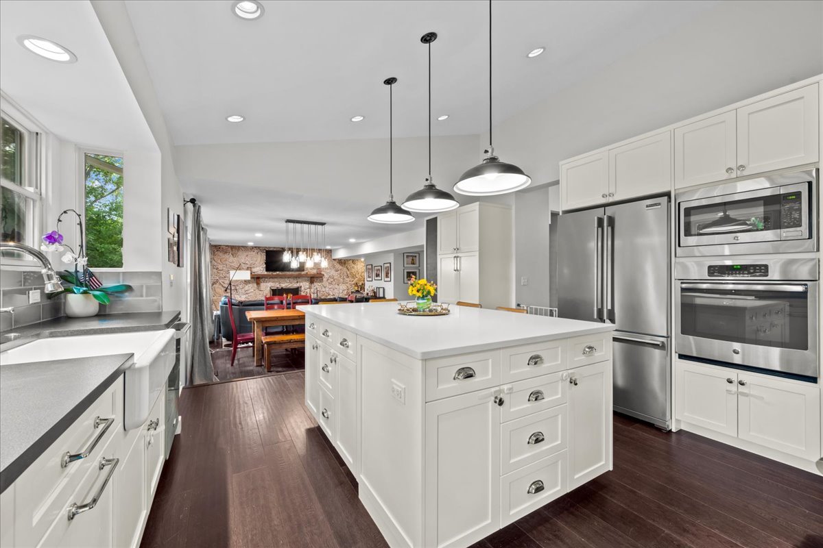 308 Signe Court Lake Bluff, IL 60044 - Photo 10 of 29 a kitchen that has a lot of cabinets a sink and wooden floor