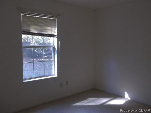 8752 Marlfield Road Gloucester, VA 23061 - Photo 9 of 17