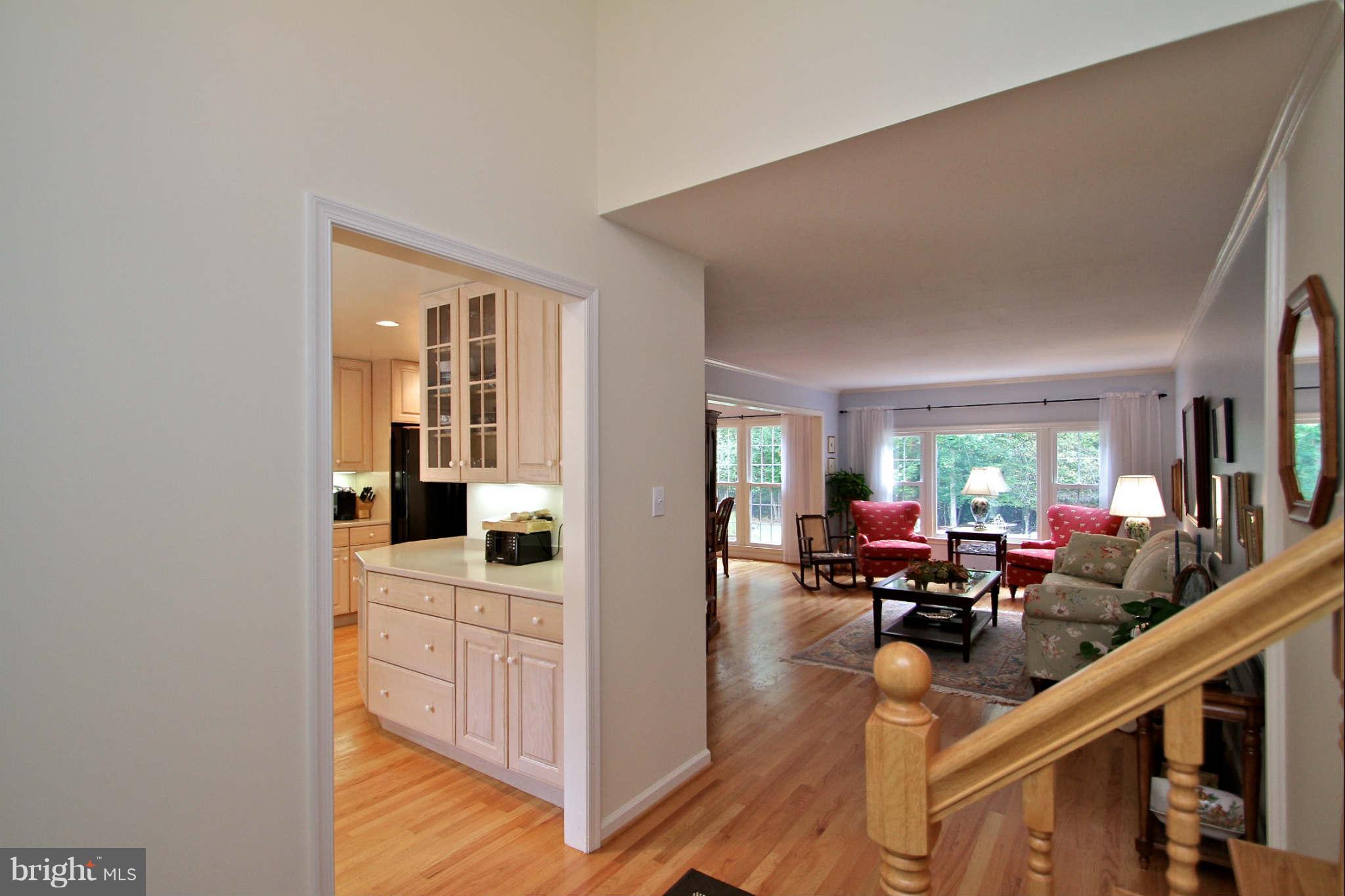 2014 Adams Hill Road Vienna, VA 22182 - Photo 3 of 30 Interior (General)